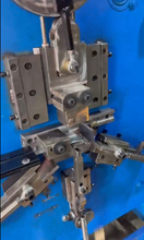 Загрузить изображение в средство просмотра галереи, Machine à pinces en acier laminée à froid avec dérouleur électrique