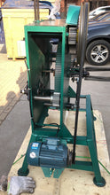Load image into Gallery viewer, Automatic machine for making PP plastic packing strap clip
