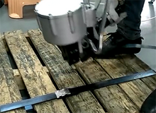Load image into Gallery viewer, PSS-3219 Pneumatic steel strapping machine for 32 and 19 mm (@talk:Whatsapp+86 18621323471)