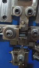 Carregar e reproduzir vídeo no visualizador da galeria, The machine machine of automatic counter for Serrated metal seal 13 x 30 x 1 0 mm for medium duty  PET strapping r