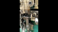 Carregar e reproduzir vídeo no visualizador da galeria, Flejado de acero automático clips que hacen la máquina con tu LOGOTIPO en relieve para promocionar tu marca.mp4