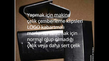 Load and play video in Gallery viewer, Logo kabartmalı çelik çemberleme conta klipsleri üretiminiz için anahtar teslimi çözüm.mp4
