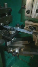 Carregar e reproduzir vídeo no visualizador da galeria, Poly strapping seal (embossed points) machine