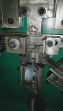 Carregar e reproduzir vídeo no visualizador da galeria, Machine à joint dentelé de cerclage en PET pour joint dentelé de 5/8 '