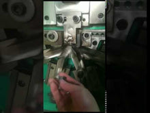 Загружайте и воспроизводите видео в средстве просмотра галереи Automatic packing and strapping clip machine 13 x 30 mm