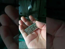 गैलरी व्यूवर में वीडियो लोड करें और चलाएं, Steel strapping seal clip making machine with logo embossed for 3/4' steel seal