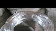 Carregar e reproduzir vídeo no visualizador da galeria, Lata galvanizada de fio de aço ser usada diretamente para fazer fivelas de cintagem.mp4
