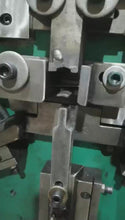 गैलरी व्यूवर में वीडियो लोड करें और चलाएं, Steel strapping push seal 5/8&#39; making machine
