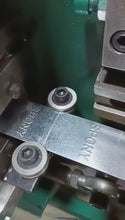 गैलरी व्यूवर में वीडियो लोड करें और चलाएं, Steel strapping seal clip making machine with logo embossed for 32 mm clip
