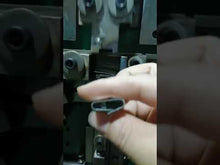 Carregar e reproduzir vídeo no visualizador da galeria, Steel strapping seal clip making machine for 5/8&#39; steel seal
